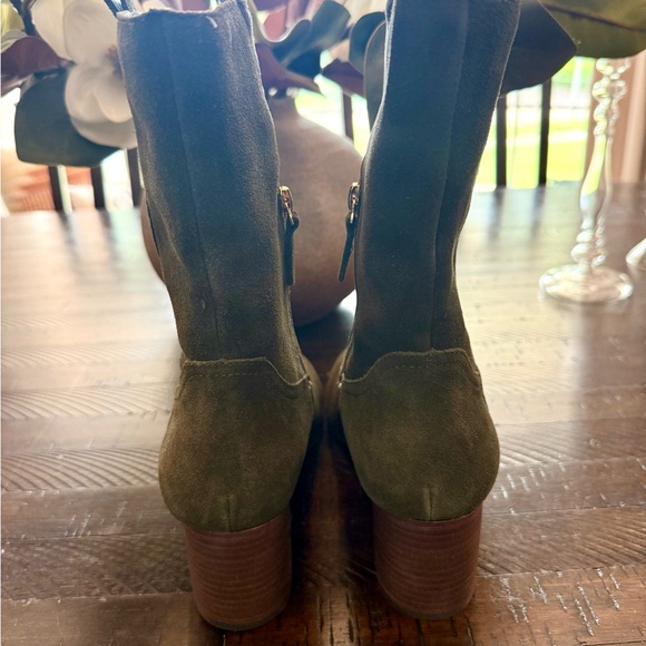 Violet & Red Green Suede Heeled Boots NWT - Picture 6 of 8